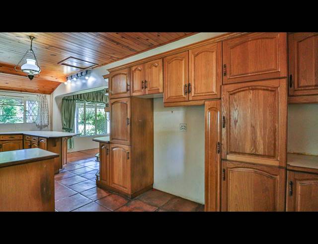 8 BEDROOM FREEHOLD FOR SALE IN CHASEDENE